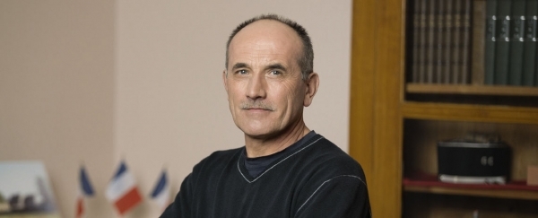 0570d74abe30-didier-agent-devoue-a-sa-commune_hub_folder.jpg